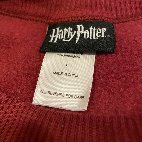 Harry Potter Gold Foil Quote Red Sweatshirt Juniors Large - Picture 2 of 2